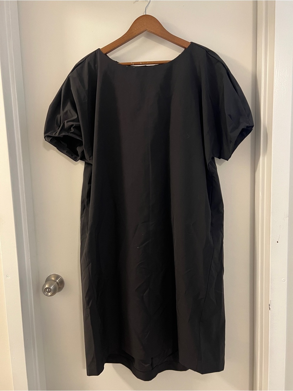 Women’s Black Puff Sleeve Shift Dress
Uniqlo x Frisso collab